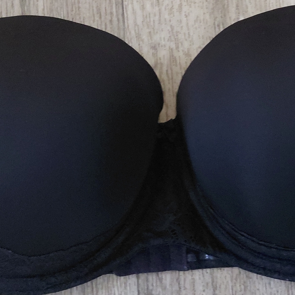Elegant Black Strapless Bra